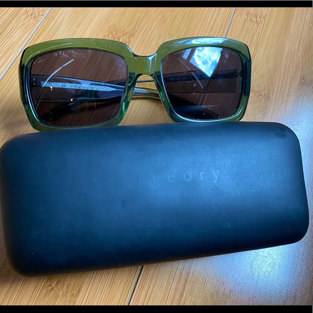 Women’s plastic green sunglasses